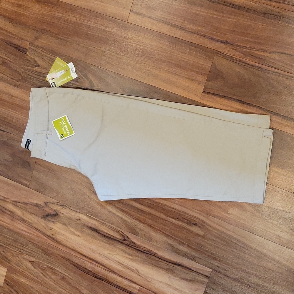 🆕️ Lee Khaki Capris